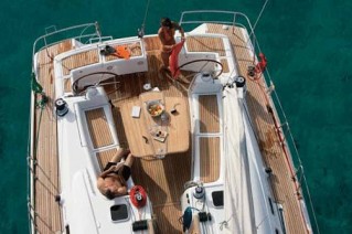 Oceanis 54 spacious cockpit area